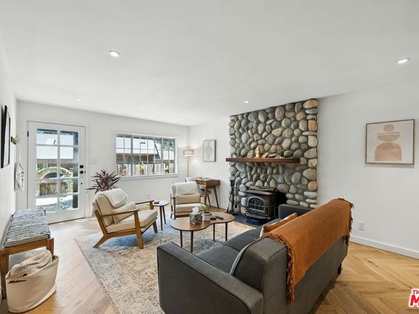 21881 Koontz Way, Topanga CA 90290