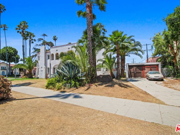 4401 Victoria Park Drive, Los Angeles CA 90019