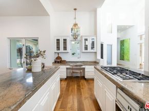 21965 Saddle Peak Road, Topanga CA 90290