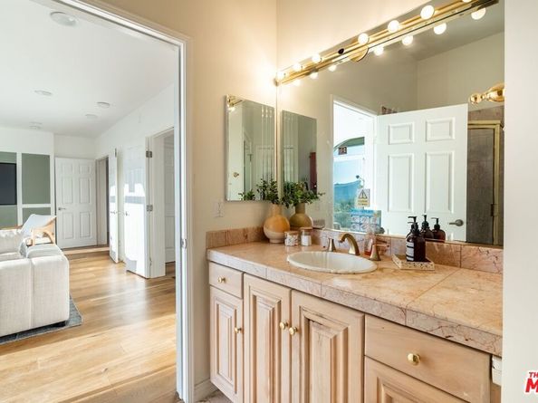 21965 Saddle Peak Road, Topanga CA 90290