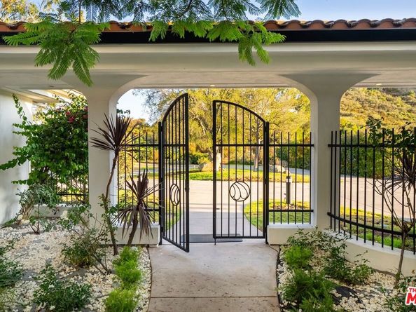 21965 Saddle Peak Road, Topanga CA 90290