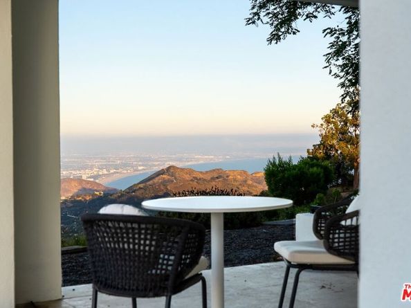 21965 Saddle Peak Road, Topanga CA 90290