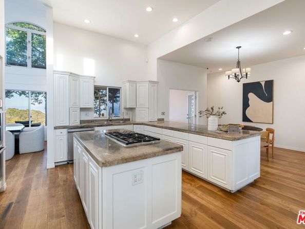 21965 Saddle Peak Road, Topanga CA 90290