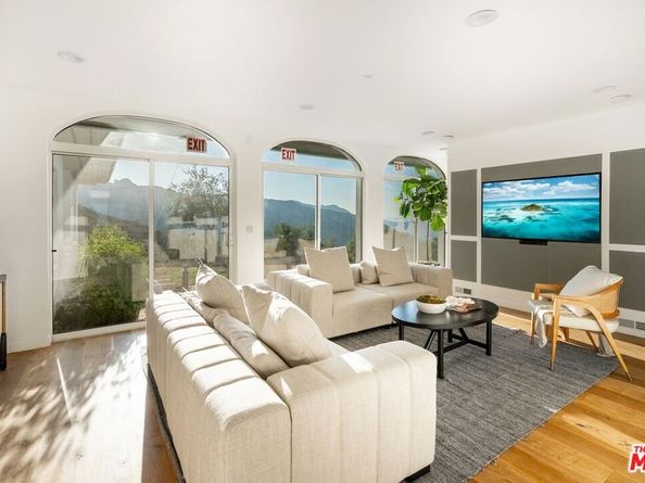 21965 Saddle Peak Road, Topanga CA 90290