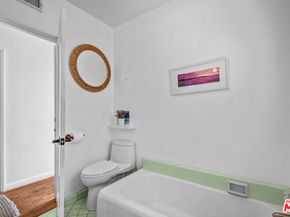 1044 Chelsea Avenue, Santa Monica CA 90403