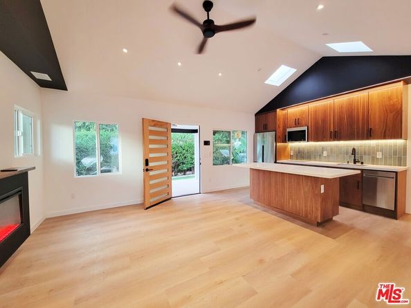 7734 Lexington Avenue, West Hollywood CA 90046