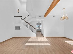 6323 Reseda Boulevard 6, Tarzana CA 91335