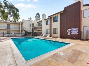 6323 Reseda Boulevard 6, Tarzana CA 91335