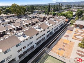 6323 Reseda Boulevard 6, Tarzana CA 91335