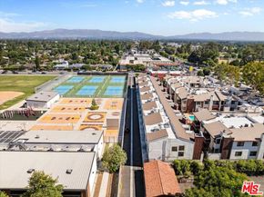 6323 Reseda Boulevard 6, Tarzana CA 91335