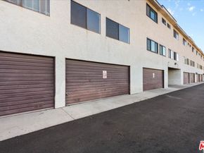 6323 Reseda Boulevard 6, Tarzana CA 91335