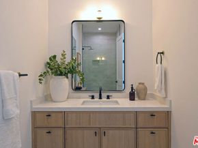 3072 Hollyridge Drive, Los Angeles CA 90068