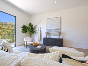 3072 Hollyridge Drive, Los Angeles CA 90068