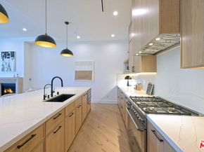 3072 Hollyridge Drive, Los Angeles CA 90068