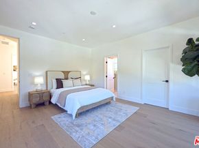 3072 Hollyridge Drive, Los Angeles CA 90068