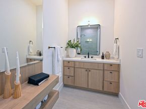 3072 Hollyridge Drive, Los Angeles CA 90068