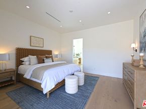 3072 Hollyridge Drive, Los Angeles CA 90068