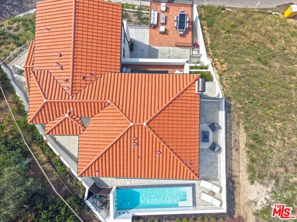 3072 Hollyridge Drive, Los Angeles CA 90068