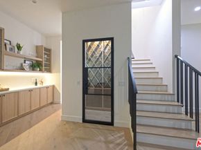 3072 Hollyridge Drive, Los Angeles CA 90068