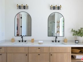 3072 Hollyridge Drive, Los Angeles CA 90068