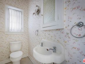 2007 N Hobart Boulevard, Los Angeles CA 90027