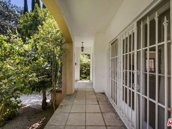 2007 N Hobart Boulevard, Los Angeles CA 90027