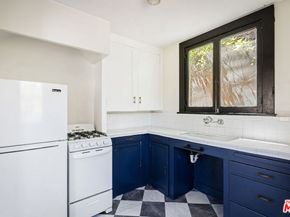 2007 N Hobart Boulevard, Los Angeles CA 90027