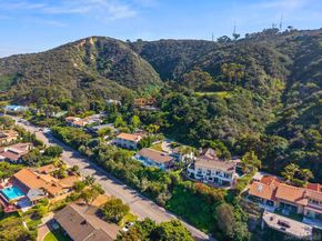 7753 Via Capri, La Jolla CA 92037