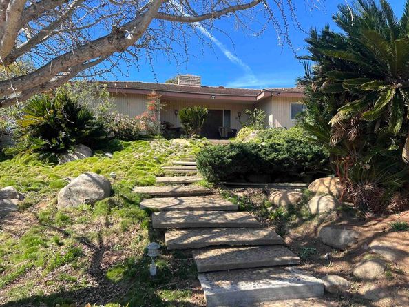 3250 Sunny Creek Rd, Carlsbad CA 92010