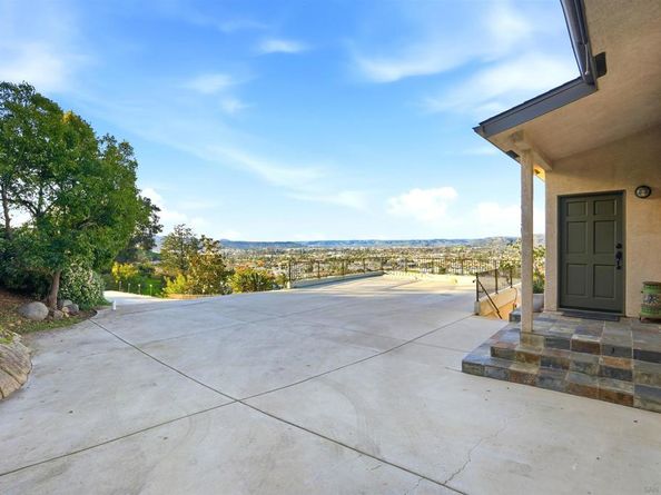 1216 Merritt Dr, El Cajon CA 92020