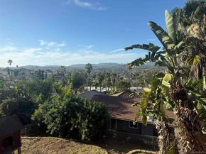 1024 Circle Dr, Escondido CA 92025