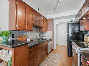 1242 S Barrington Avenue 205, Los Angeles CA 90025