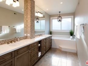 29402 Deerview Court, Agoura Hills CA 91301