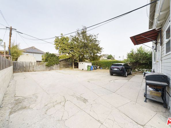 1677 W 24th Street, Los Angeles CA 90007