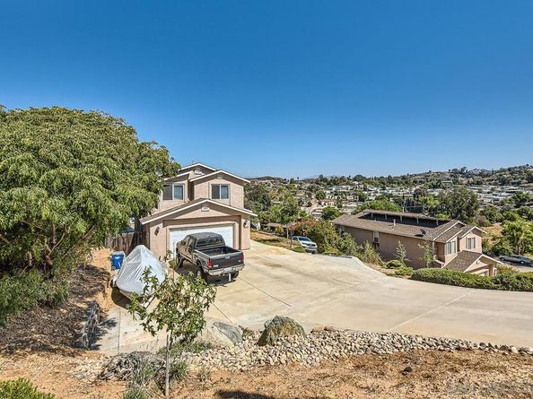 11820 Gardena Ln, Lakeside CA 92040