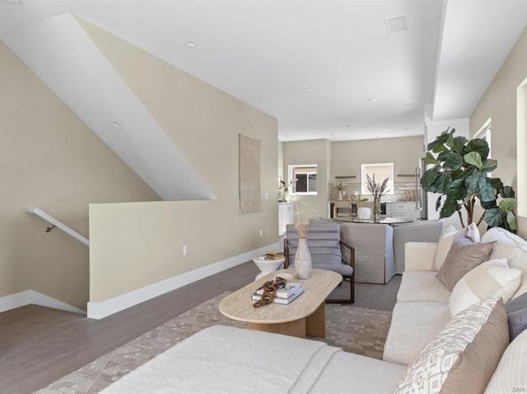 1952 Hornblend St 1, San Diego CA 92109