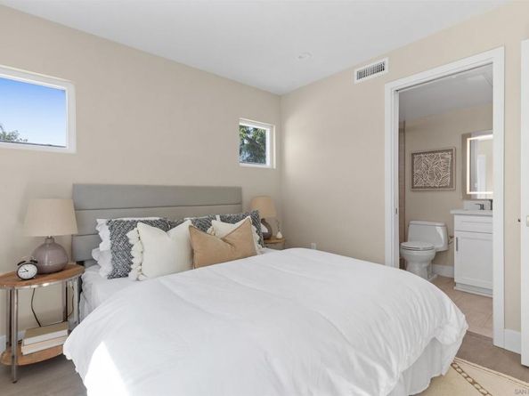 1952 Hornblend St 1, San Diego CA 92109