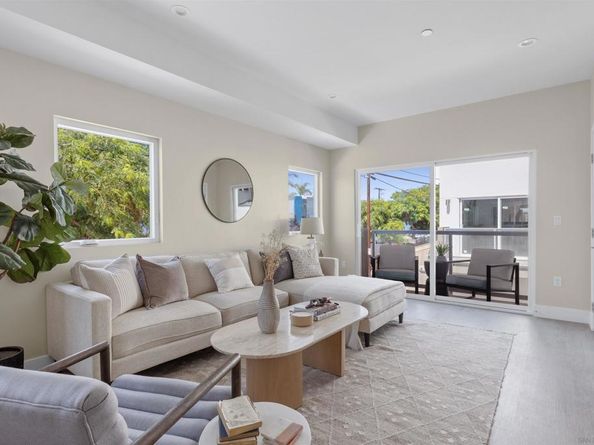 1952 Hornblend St 1, San Diego CA 92109