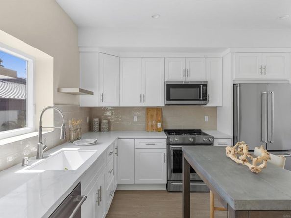 1952 Hornblend St 1, San Diego CA 92109