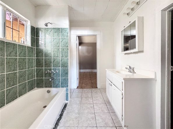 614 W 60th Street, Los Angeles CA 90044