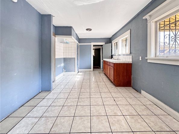 614 W 60th Street, Los Angeles CA 90044