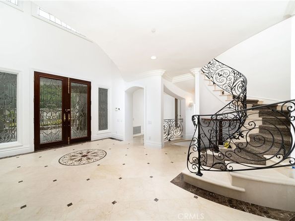 10472 Villa Del Cerro, Santa Ana CA 92705