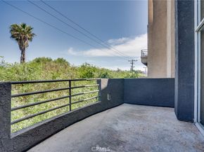 640 W 4th 315, Long Beach CA 90802