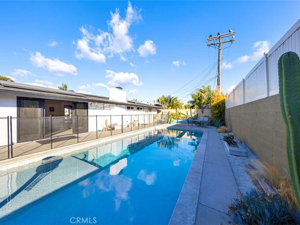 463 Elmhurst Lane, Costa Mesa CA 92626