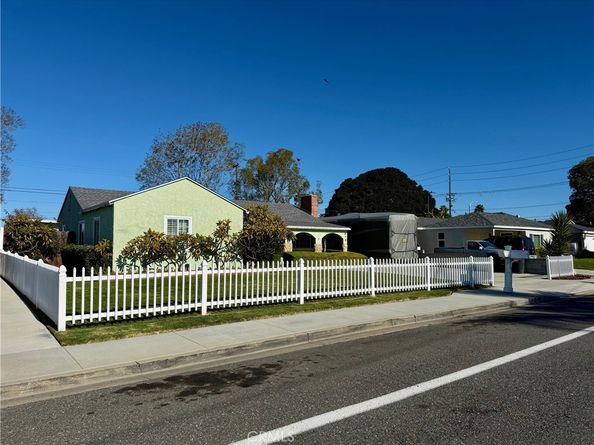 810 Congress, Costa Mesa CA 92627