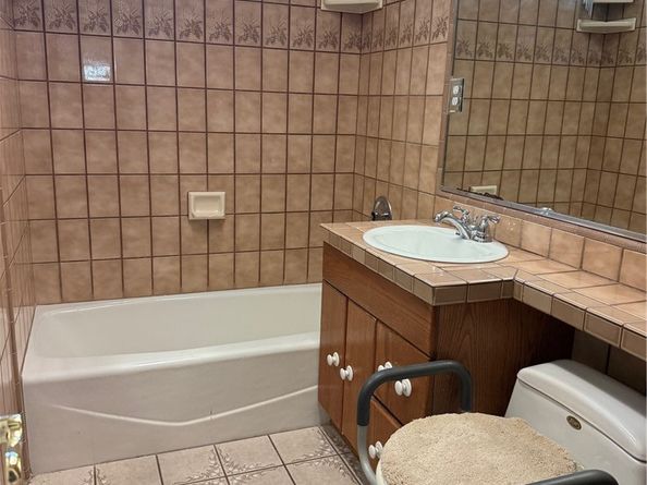 810 Congress, Costa Mesa CA 92627