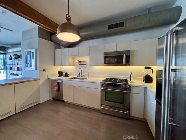527 Molino Street 401, Los Angeles CA 90013