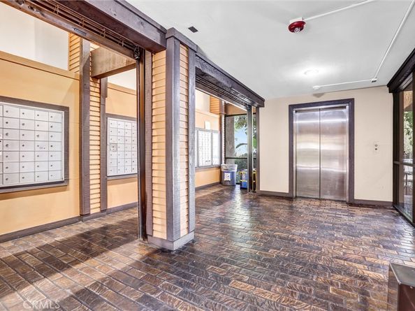 22100 Burbank 130C, Woodland Hills CA 91367