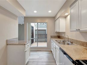 2670 W Segerstrom f, Santa Ana CA 92704