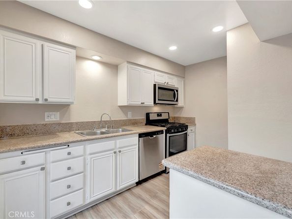 2670 W Segerstrom f, Santa Ana CA 92704